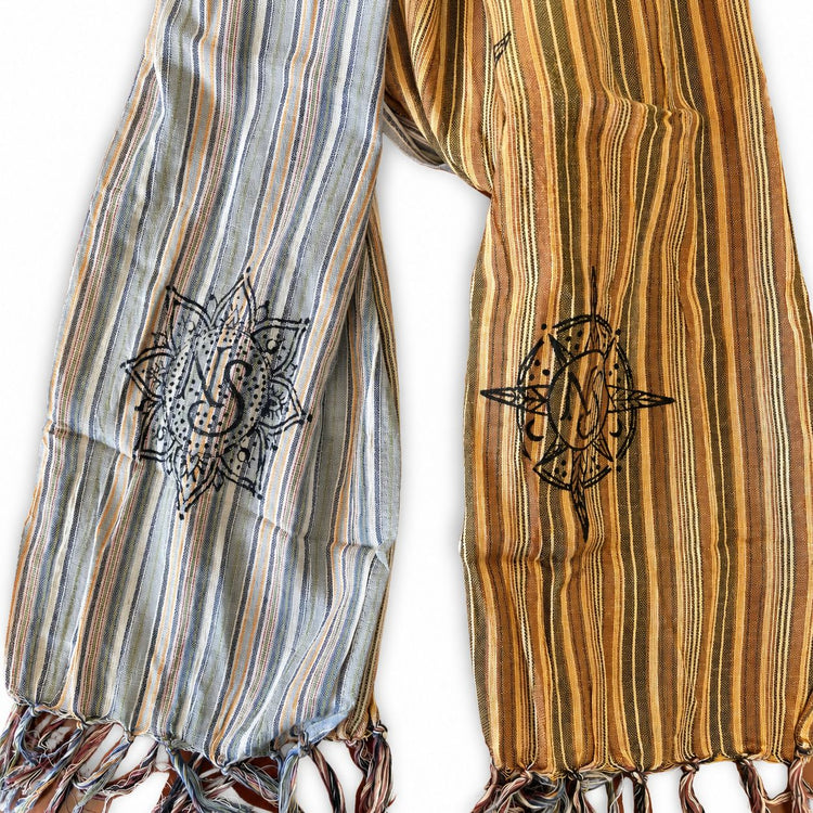 Pañuelo Nomad Sari 170 × 50 cm – Banderas de oración