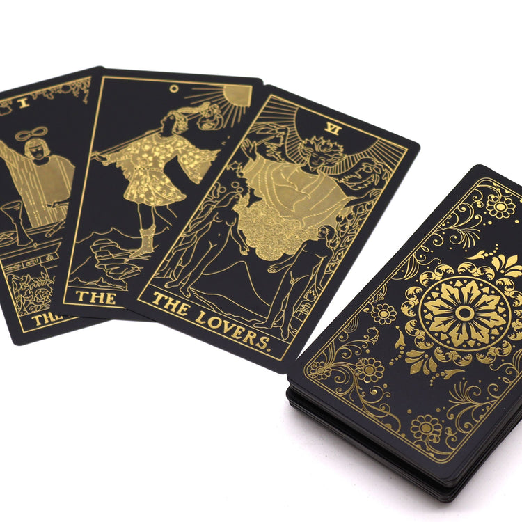 Tarot negro y dorado – 78 cartas con libro y caja de regalo