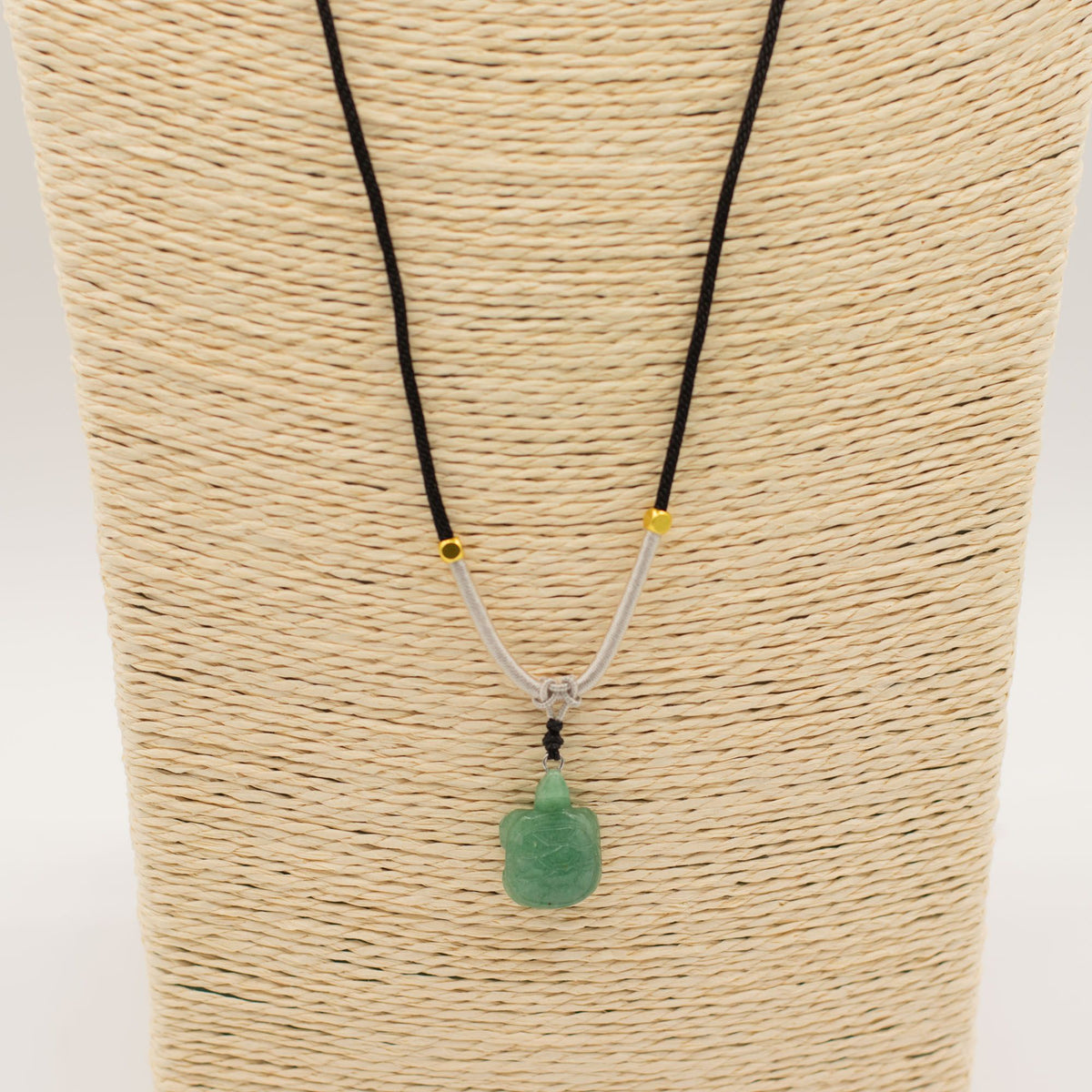 Collar con Colgante Tortuga de Jade y Cordón Ajustable