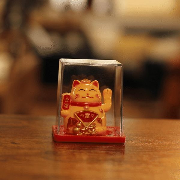 Mini Gato de la Suerte Solar Amarillo en Caja