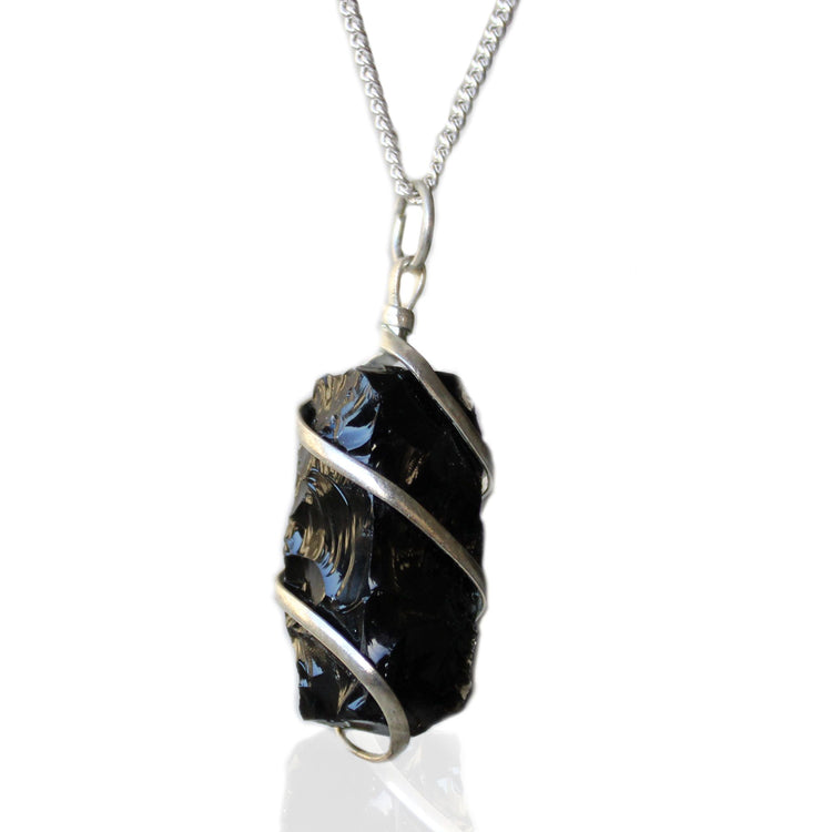 Collar de ónix negro en bruto en cascada