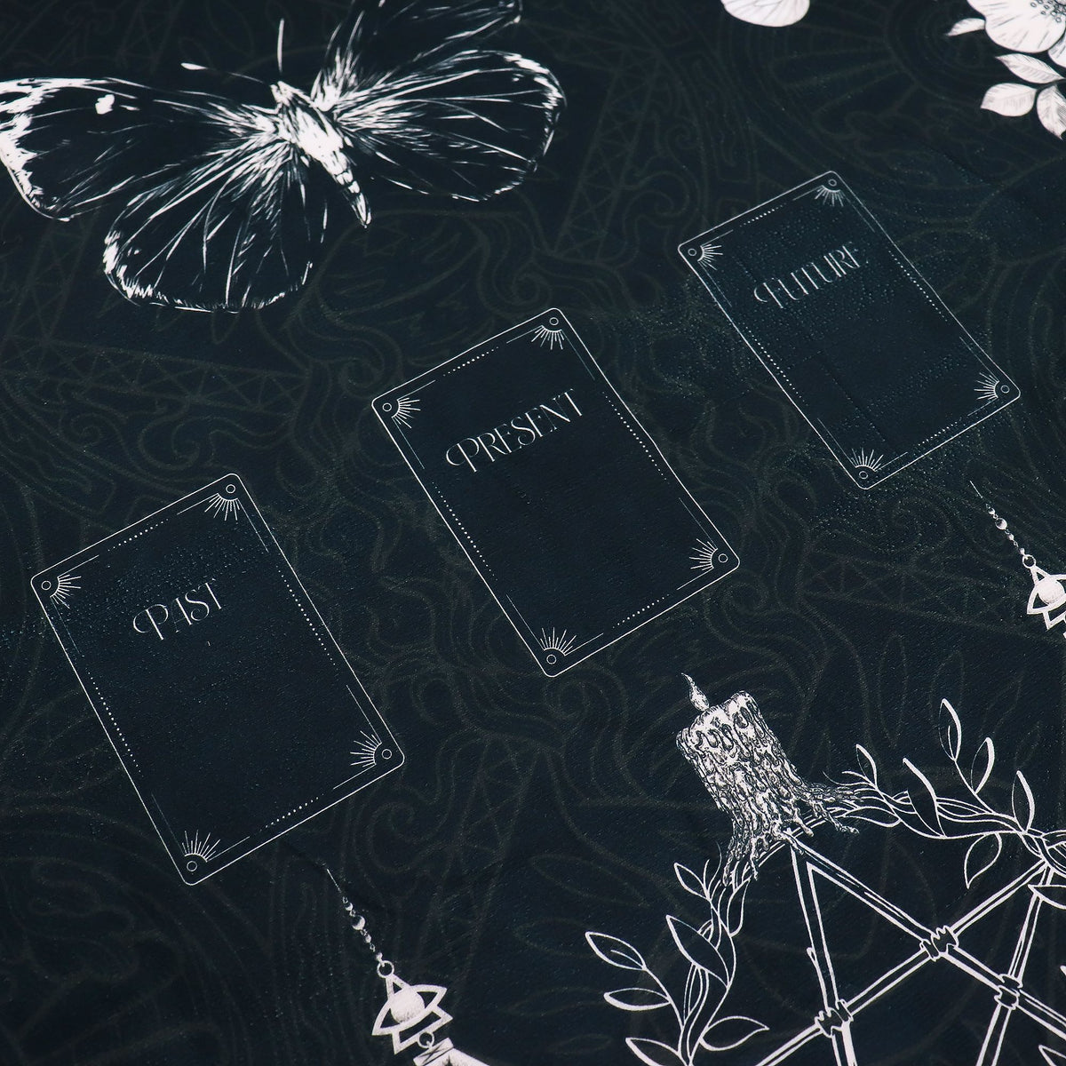 Paño para tarot Bruja Antigua – 75 × 75 cm