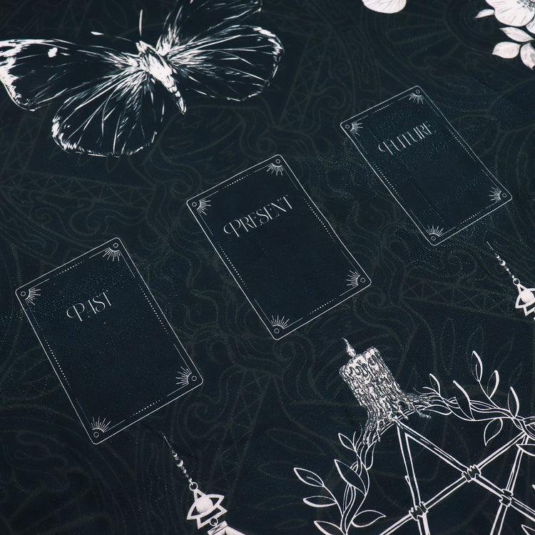 Paño para tarot Bruja Antigua – 75 × 75 cm