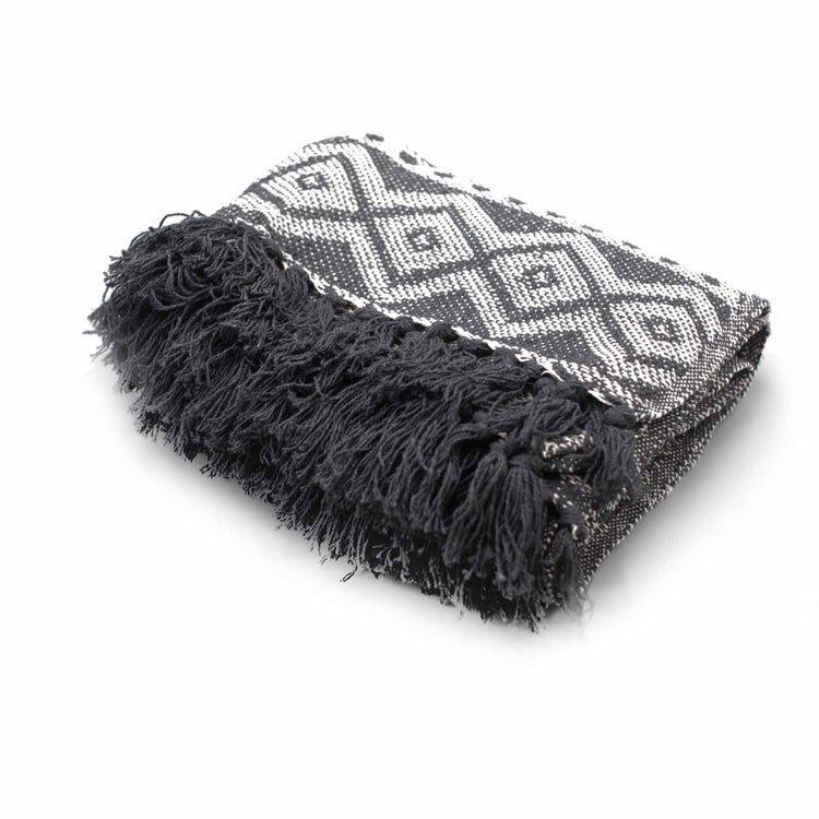 Manta boho de algodón gris geométrica – 125 × 150 cm