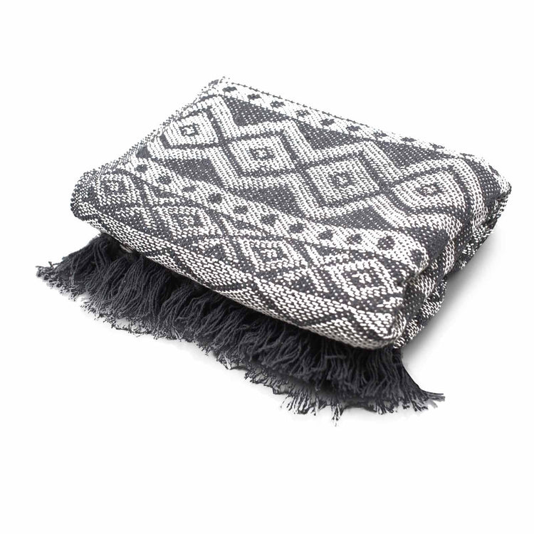 Manta boho de algodón gris geométrica – 125 × 150 cm