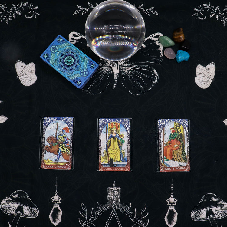 Paño para tarot Bruja Antigua – 75 × 75 cm