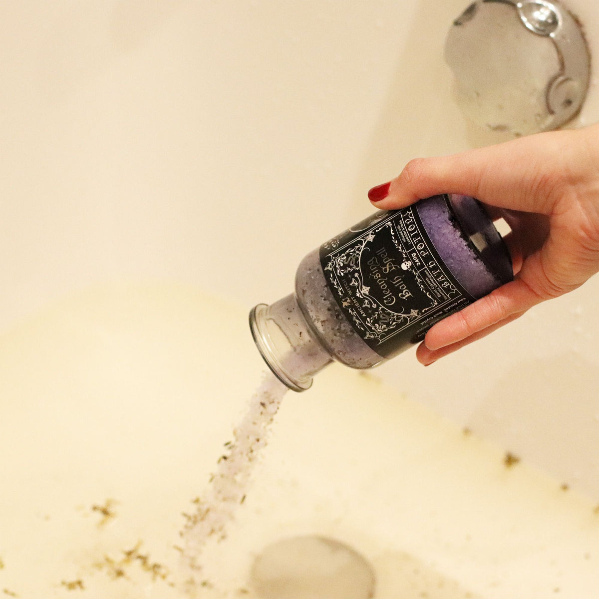 Hechizo de Baño de Bruja con Amuleto de Cristal de Roca - Purificación