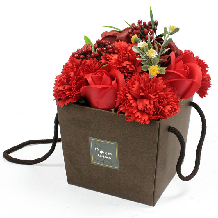 Bouquet de flores de jabón: rosas rojas y clavel