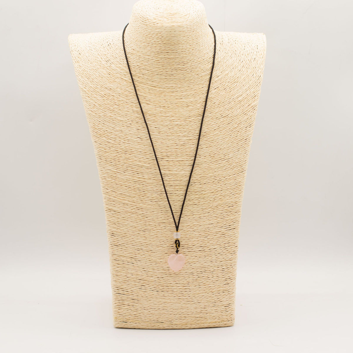 Collar con Corazón de Cuarzo Rosa y Cordón Ajustable
