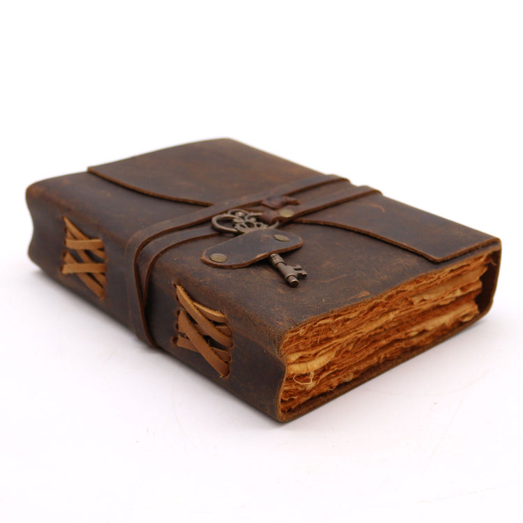 Cuaderno de Piel Engrasada con Llave - 200 páginas