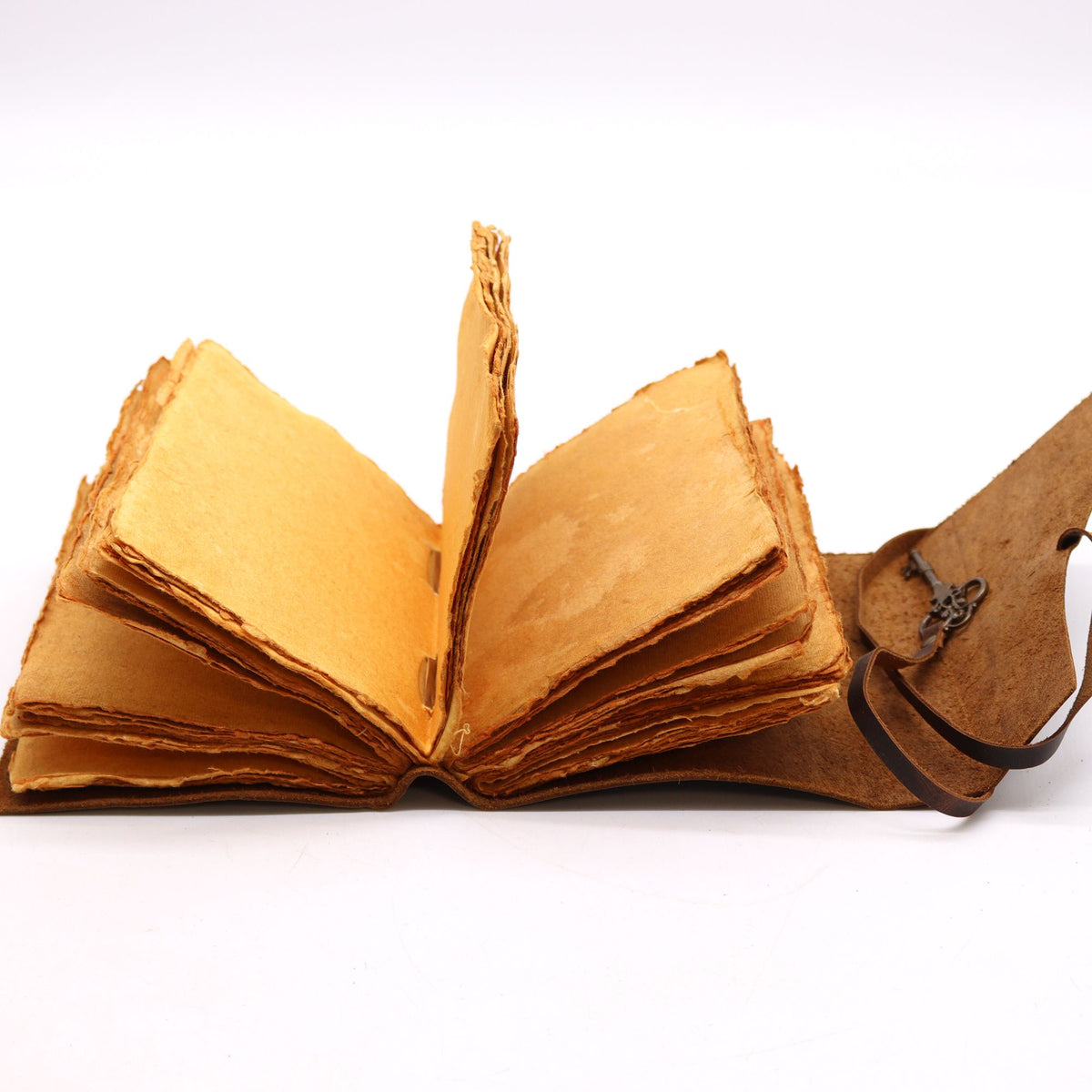 Cuaderno de Piel Engrasada con Llave - 200 páginas
