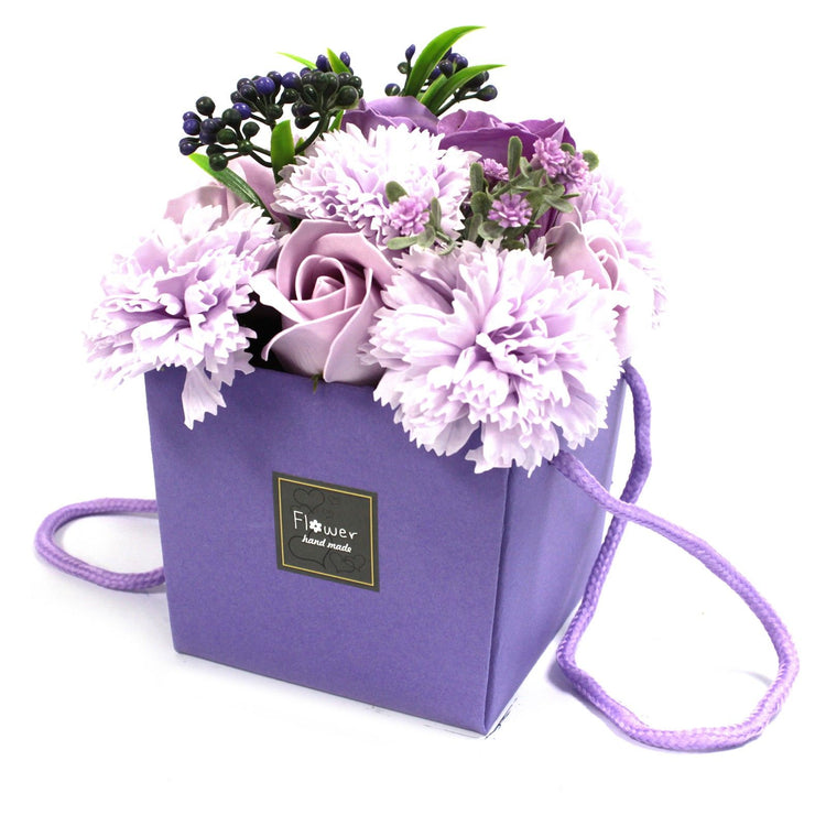 Ramo de flores de jabón: rosas y moradas