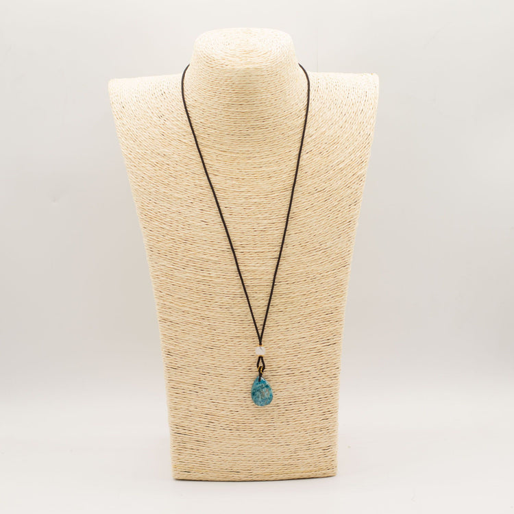 Collar con Lágrima de Howlita y Cordón Ajustable