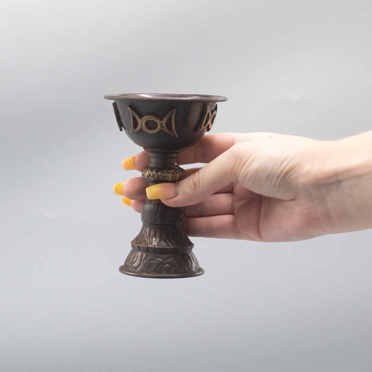 Copa ritual de cobre antiguo con triple luna